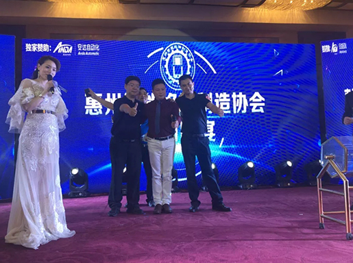 安達展示流體應(yīng)用智造新方式｜手機自動化展報道