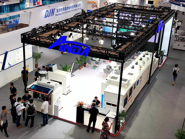 實(shí)時(shí)報(bào)道】聚焦安達(dá)｜3D曲面玻璃展